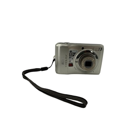 Nikon Coolpix L19 8MP Digital Camera With 3.6x Optical Zoom Silver A - Picture 1 of 7